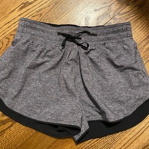 Lululemon Women’s Hotty Hot 2.5in Heather Gray Shorts